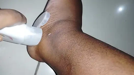 Sevimli ateşli kız 18+ tüm finansal varlıklarınız karşılığında zevkiniz için güzel temiz ayaklarını sunar.