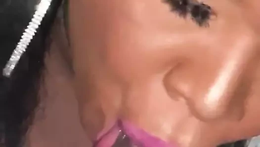 Düğmede sallanıyor!