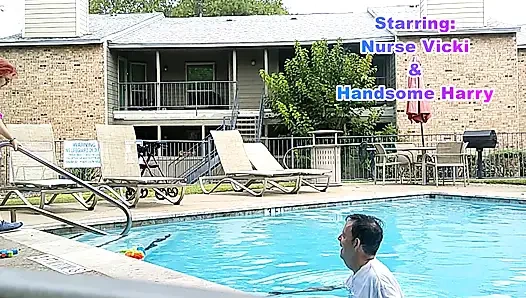 BBW (güzel Şişman Kadın) Hemşire Vicki Ve Yakışıklı Harry Havuz Savaşında
