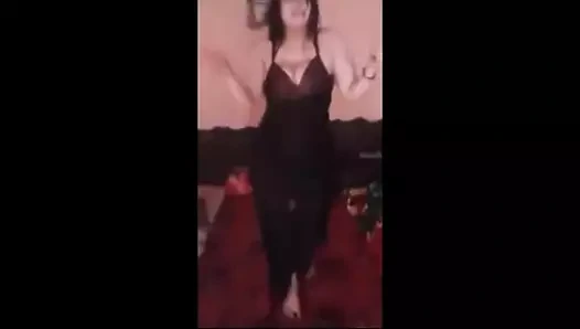 Busty Arap kızla inanılmaz dans