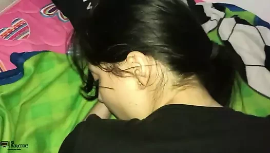 Güzel sıska üvey babasını sikene kadar ısıtıyor - porno en español