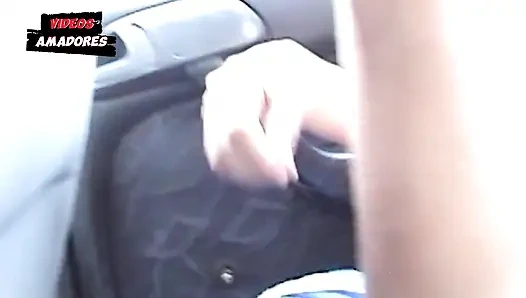 Evli kadını arabada sikiyor