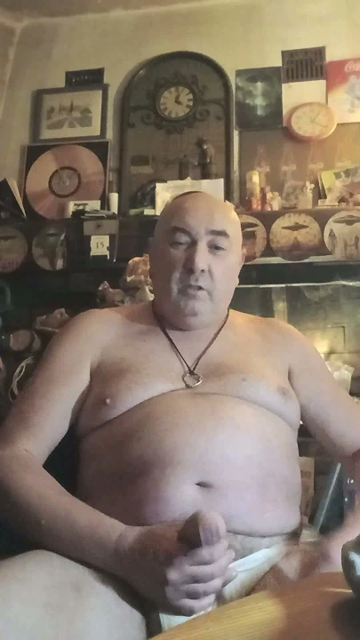 Bıyıklı koca domuz ve onun kokulu kocaman ayakları!