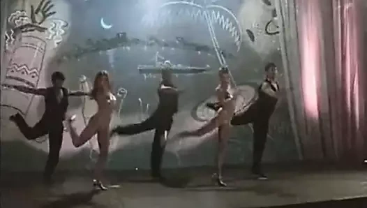 Funkytown - kesinlikle seksi dans eden eski abanoz göğüsler