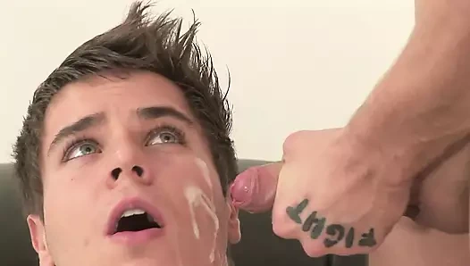 Üç seksi azgın eşcinselle unutulmaz üçlü sikiş