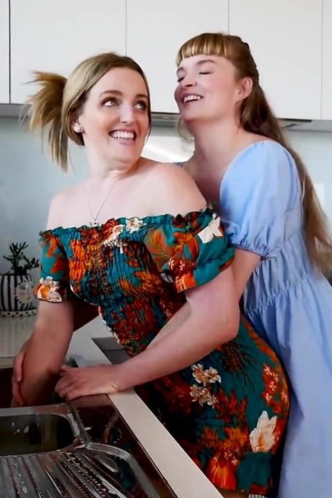 Charlie Forde'un yer aldığı lavaboya sıkıştı, Laney Day