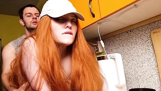 Üvey babam üniversitede düşük notlarım için beni cezalandırdı