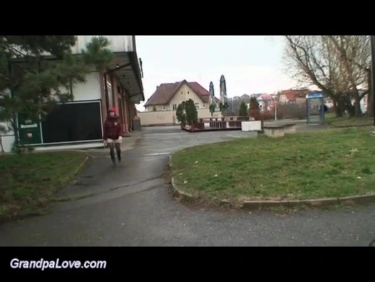 Dede kamu kahrolası için bir genç karşılar