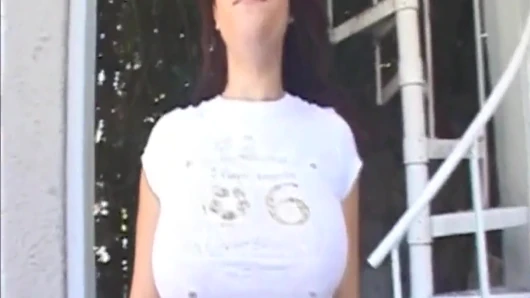 Büyük memeli esmer orta yaşlı seksi kadın ıslak sert sikişte sırılsıklam