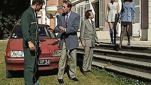 Birinci sınıf Alman kaltaklar ateşli anal üçlü seks yapıyor