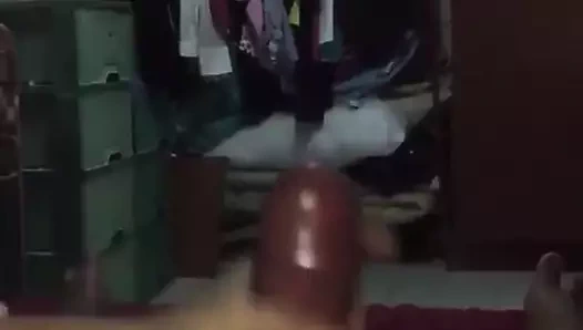 Tay chub ile bir şişman horoz gets bir handjob
