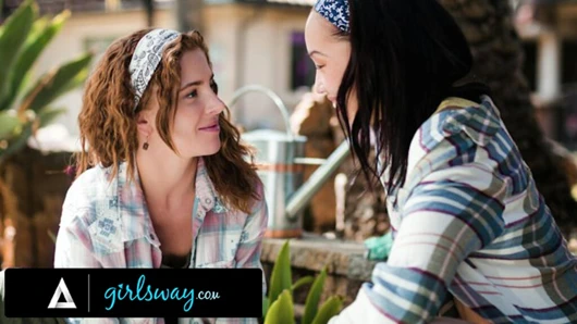 Girlsway - şehir tarihçisi Alexis Tae ve çevreci Lumi Ray başarılarını sert seksle kutluyor