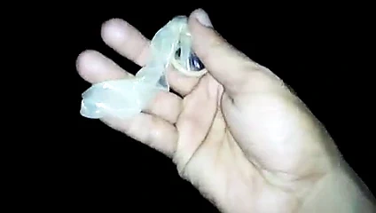 Condon mio lleno de leche en las cabinas despues de coger