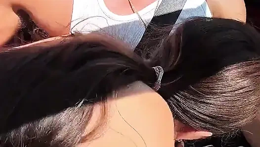 Mary Rock arabada erkek arkadaşının eşyalarını emdi