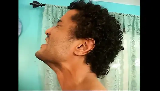 Şehvetli kraliçe sert eller istiyor