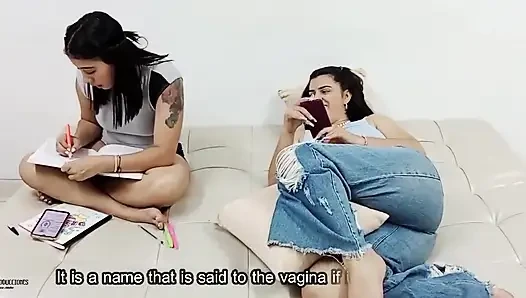 Güzel üvey kız kardeşler amlarını yalamanın tadını çıkarıyor