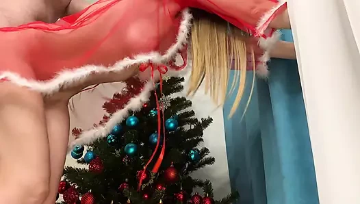 Noel Baba'nın asistanıyla yeni yıl için seks! Ağızdan sikiliyor, amcığını sikiyor ve içine boşalıyor