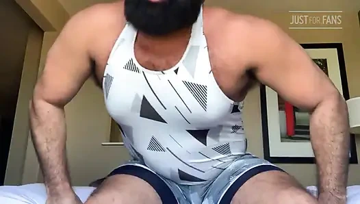 Spor salonundan sonra terli kaslı ayı