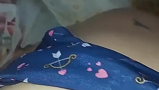 Büyük göğüslü sarışının ağzına geldi.