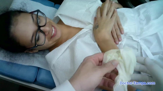 Angel Santana'nın 2022 yıllık jinekolog muayenesi için doktor tampa ol, refakatçi olarak hemşire aria nicole ve doktora yardımcı ol - tampacom