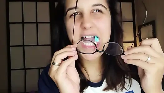 Bubblegum roll ile büyük baloncuklar deniyor - tavşan tezgahçı