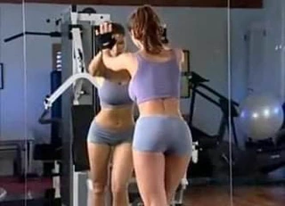 spor salonunda egzersiz