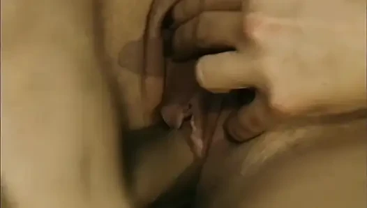 Doyumsuz esmer orta yaşlı seksi kadın açık havada kovboy yarağını vahşice alıyor