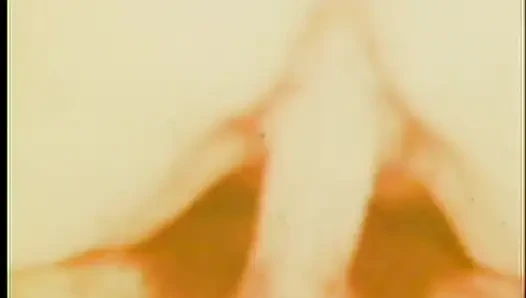 Lezbiyenler üçlü amcık yalıyor nostaljik amcık sikişi