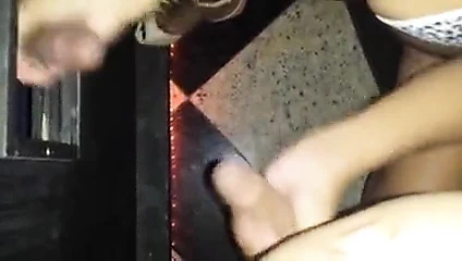 Desi telugu kız pavitra veren handjob içinde kamu pub