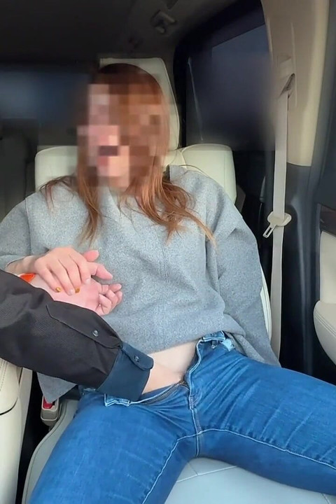 İş yerinde arabada evli bir kadını temizledim
