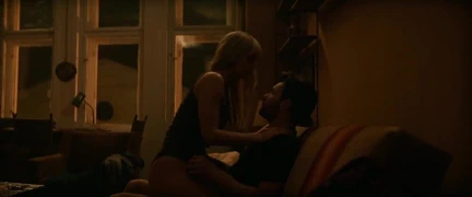 Jenny hızlı bir lanet için bir adamı uyandırır