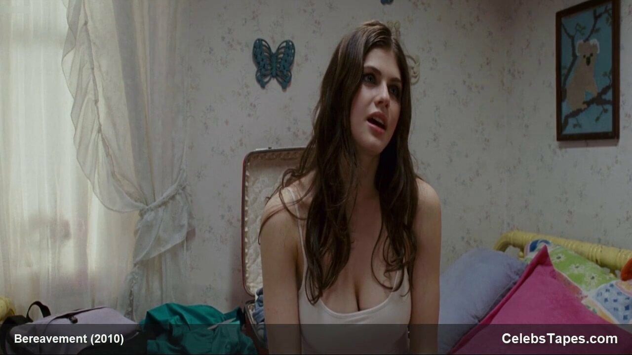 Alexandra Daddario transparan yaka