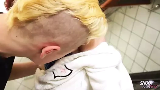 Shootourself - flexi kızıl saçlı genç mutfakta becerdin