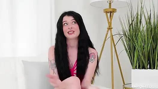 Gırtlağına kadar sızmış kitty lynn büyük bir memnun edici