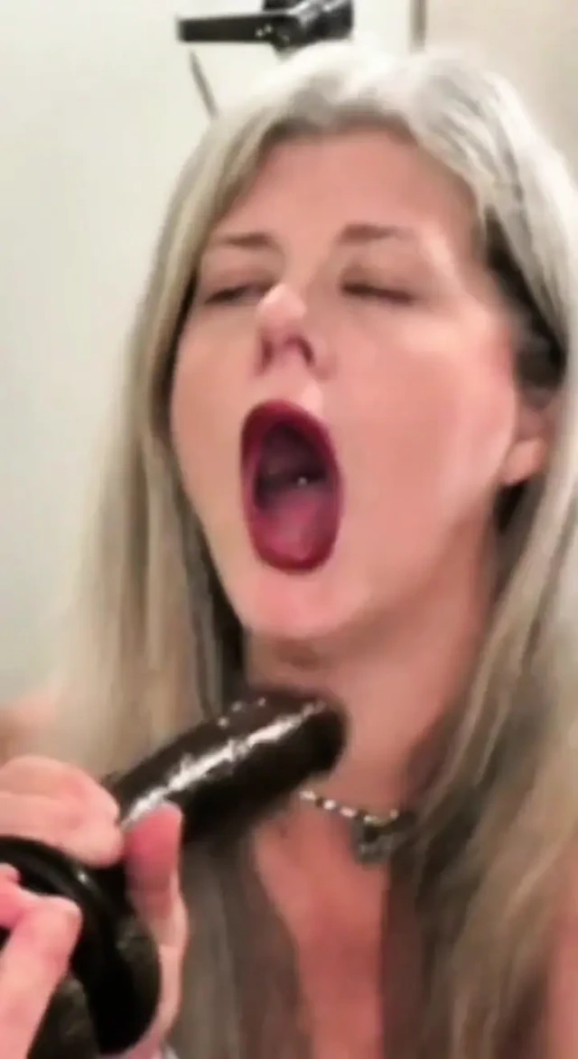 En sevdiğim mavi oyuncakla aynada sakso!