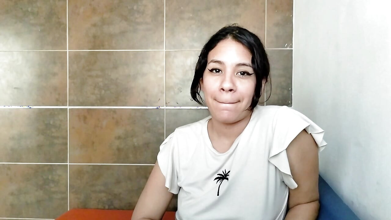 Kuryeme bir sürprizim var, ona her zaman bahşiş verdim. Bugün ona daha fazla bir şey vermek istiyorum, beni sikmesini istiyorum