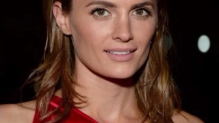 Selena Gomez vs Stana Katic Rd 1 jerk of challenge