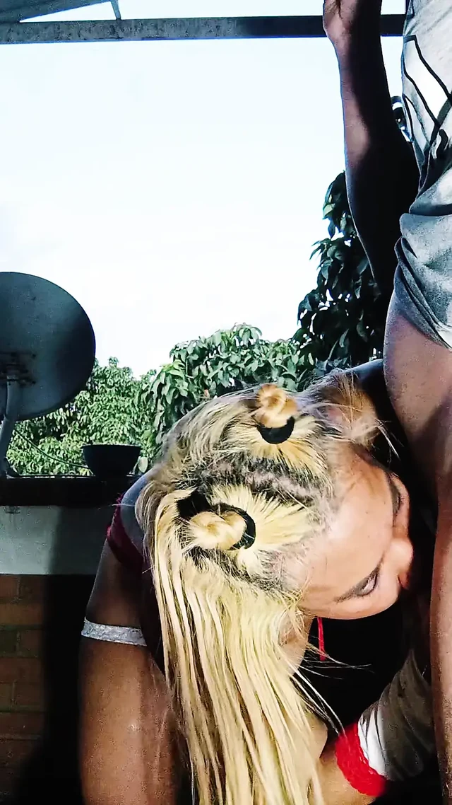 Saf hemşire ve seksi sarışın sert gerçek yarakla sikişiyor anal derin ve fışkırtarak boşalıyor çok ıslak