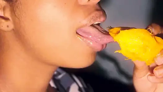 seksi ağız abanoz oynama ile bir mango