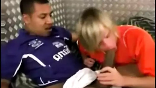 Sarışın oğlan al bir siyah çük