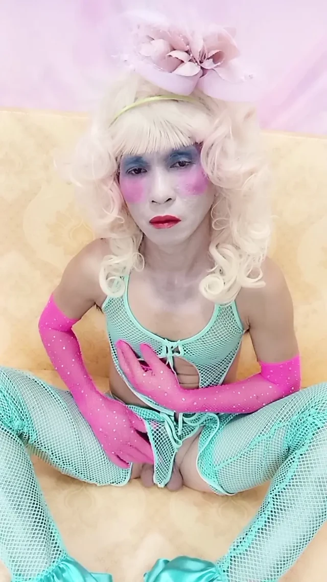 Shemale pear seksi porno derleme videosu giyiyor