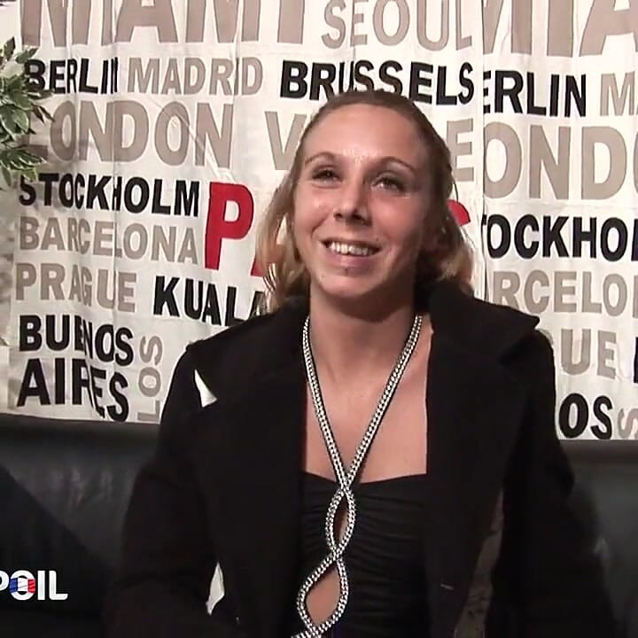 Parisli sarışın oyuncu seçmeleri için soyunuyor