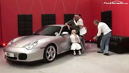 Wilde Sexparty mit den Boxenluder von der rennstrecke