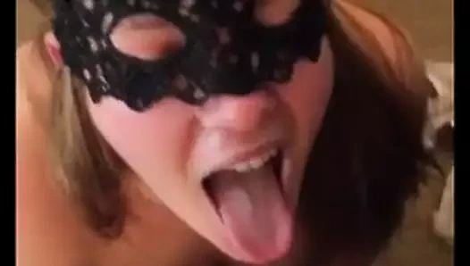 Maskeli kadına 13 el ateş edildi