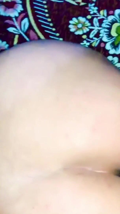Çarpıcı İranlı üvey kızın ilk anal üvey babası beni salatalıkla yakaladıktan sonra sıkı bakire deliğimi mahvediyor | Klip 1