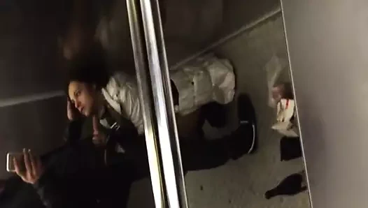 güzelim dizlerinin üstünde