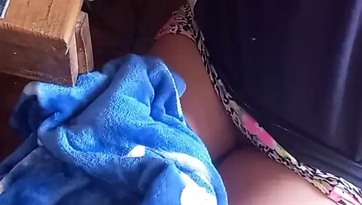 Sexicaribe-azgın amcığını gösteriyor ve büyük yarakla sikiliyor