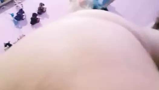 İnek arkadaşımla sikişiyor, kovboy kız tarzı