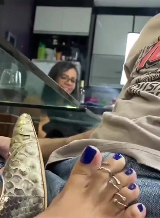 Tanrıça Kiffa ateşli üniversite öğretmeni