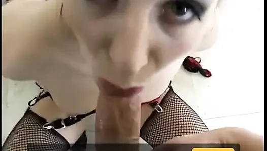 Koyu saçlı vixen yarak emmede uzman